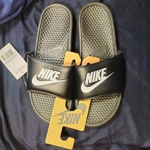 Nike Benassi Black & White Sandal New with Tags size 11